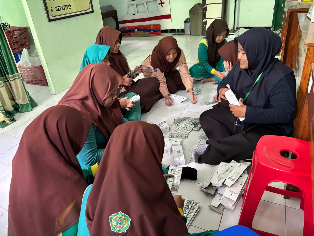 Tim PMR MTsN 9 Bantul Siapkan Tablet Tambah Darah untuk Murid